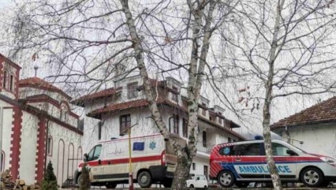 KRAJ DRAME U SELU KOD TRGOVIŠTA: Muškarac posle više sati pregovora bezbedno predat medicinarima KRAJ DRAME U SELU KOD TRGOVIŠTA: Muškarac posle više sati pregovora bezbedno predat medicinarima