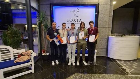 ONI SU GENIJALCI ZA BROJEVE: Vukašin, Stefan, Gvozden i Janko se proslavili na Olimpijadi znanja u Antaliji (FOTO) ONI SU GENIJALCI ZA BROJEVE: Vukašin, Stefan, Gvozden i Janko se proslavili na Olimpijadi znanja u Antaliji (FOTO)