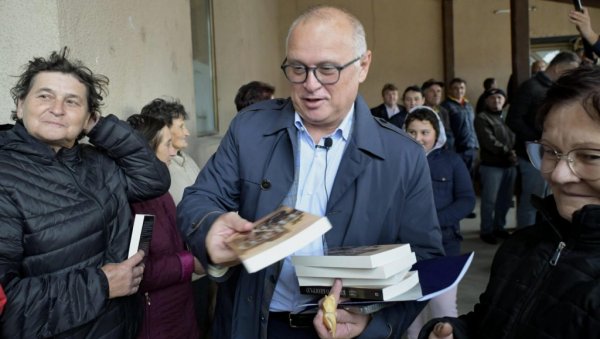 ИСПУЊЕНО ВУЧИЋЕВО ОБЕЋАЊЕ Весић: Мештани насеља Бистрица у Петровцу на Млави добили пут (ФОТО) ИСПУЊЕНО ВУЧИЋЕВО ОБЕЋАЊЕ Весић: Мештани насеља Бистрица у Петровцу на Млави добили пут (ФОТО)