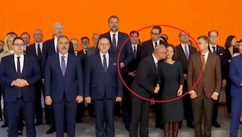 BLAM HRVATSKOG ŠEFA DIPLOMATIJE: Pokušao da poljubi Berbokovu, njena reakcija je hit (VIDEO)