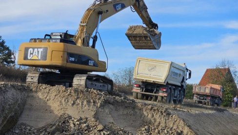 NIČE NOV STADION: Inicijativa žitelja Tršića - meštani kupili parcelu, Loznica plaća radove NIČE NOV STADION: Inicijativa žitelja Tršića - meštani kupili parcelu, Loznica plaća radove
