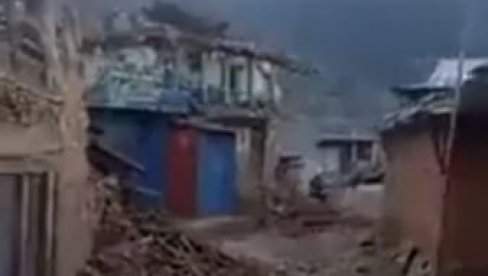 SNAŽAN ZEMLJOTRES POGODIO NEPAL: Poginulo najmanje 128 ljudi (VIDEO) SNAŽAN ZEMLJOTRES POGODIO NEPAL: Poginulo najmanje 128 ljudi (VIDEO)