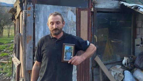 MALTRETIRALI SU MI SINA, ZATO SE OBESIO: Otac dečaka koji se ubio kod Sjenice optužuje prosvetare (FOTO) MALTRETIRALI SU MI SINA, ZATO SE OBESIO: Otac dečaka koji se ubio kod Sjenice optužuje prosvetare (FOTO)
