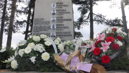 GODIŠNJICA STRAVIČNOG ZLOČINA U MALOM ORAŠJU I DUBONI: U subotu 4.maja u Ravnom Gaju komemorativni dan sećanja na žrtve GODIŠNJICA STRAVIČNOG ZLOČINA U MALOM ORAŠJU I DUBONI: U subotu 4.maja u Ravnom Gaju komemorativni dan sećanja na žrtve