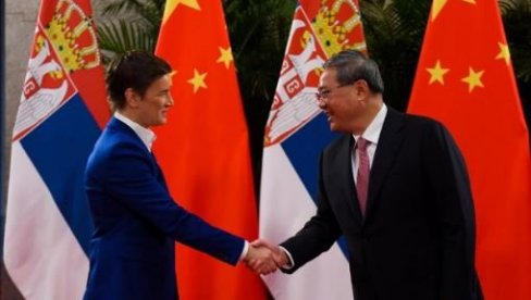 ОГРОМНА ЧАСТ СЕ УКАЗУЈЕ СРБИЈИ: Премијерка Брнабић након састанка са кинеским премијером (ФОТО) ОГРОМНА ЧАСТ СЕ УКАЗУЈЕ СРБИЈИ: Премијерка Брнабић након састанка са кинеским премијером (ФОТО)