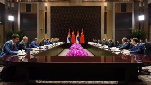 СРПСКИ ПРОИЗВОДИ У 2024. ИДУ У КИНУ? Кинези заинтересовани за многобројну српску робу, не само прехрамбену (ФОТО) СРПСКИ ПРОИЗВОДИ У 2024. ИДУ У КИНУ? Кинези заинтересовани за многобројну српску робу, не само прехрамбену (ФОТО)