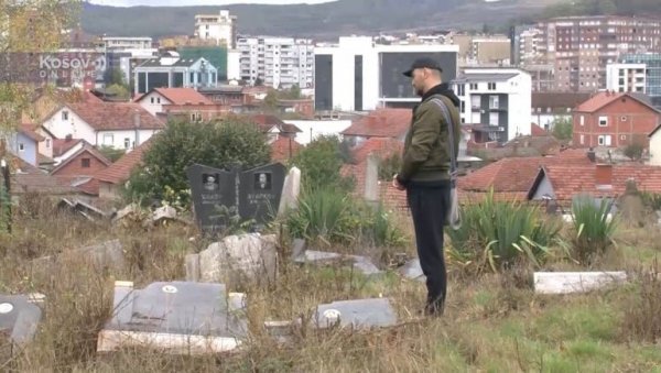 ЊИМА СМЕТАЈУ И ЖИВИ И МРТВИ: Порушени гробови и споменици - Срби обишли гробље у јужном делу Митровице (ВИДЕО) ЊИМА СМЕТАЈУ И ЖИВИ И МРТВИ: Порушени гробови и споменици - Срби обишли гробље у јужном делу Митровице (ВИДЕО)
