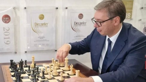 VUČIĆEV GAMBIT: Predsednik Srbije igra partiju šaha u kojoj žrtvuje sebe VUČIĆEV GAMBIT: Predsednik Srbije igra partiju šaha u kojoj žrtvuje sebe