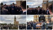 VUČIĆ I ORBAN VELIKIM REČIMA ISPRATILI PASTORA NA VEČNI POČINAK: Reka ljudi se oprostila od predsednika Skupštine APV (FOTO/VIDEO)