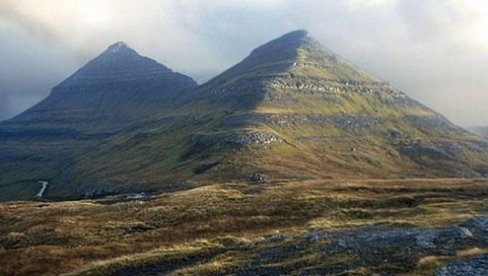 SADRŽI DELOVE JOŠ IZ LEDENOG DOBA: Senzacionalno otkriće - indonežanska piramida Gunung Padang starija i od legendarnog Stounhendža SADRŽI DELOVE JOŠ IZ LEDENOG DOBA: Senzacionalno otkriće - indonežanska piramida Gunung Padang starija i od legendarnog Stounhendža