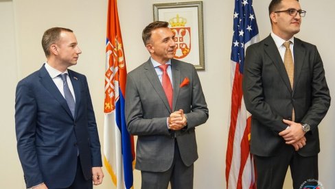 U KONZULATU U ČIKAGU ODRŽAN PRIJEM LEKARA I STOMATOLOGA: Jačanje saradnje između lekarsih komora i usavršavanje mladih lekara u SAD U KONZULATU U ČIKAGU ODRŽAN PRIJEM LEKARA I STOMATOLOGA: Jačanje saradnje između lekarsih komora i usavršavanje mladih lekara u SAD