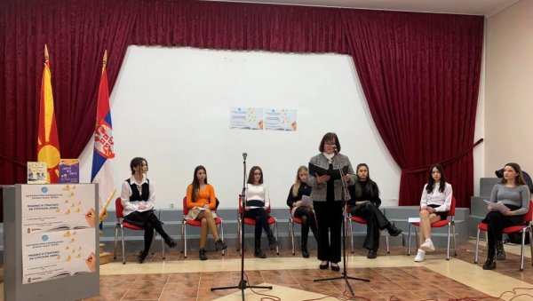СТИХОВИ О ДРУГАРСТВУ: Традиционална дечја песничка манифестација у манастирском комплексу Лешок код Тетова (ФОТО) СТИХОВИ О ДРУГАРСТВУ: Традиционална дечја песничка манифестација у манастирском комплексу Лешок код Тетова (ФОТО)