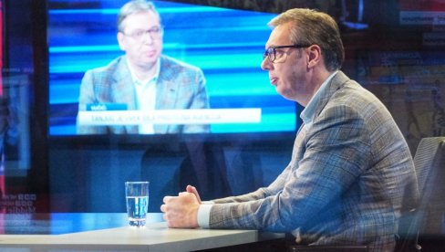 VUČIĆ O SRAMNIM NAPADIMA NA NJEGOVU MAJKU: Ne smem da upotrebim šta su hteli da kažu za nju, to im je danas glavna vest VUČIĆ O SRAMNIM NAPADIMA NA NJEGOVU MAJKU: Ne smem da upotrebim šta su hteli da kažu za nju, to im je danas glavna vest