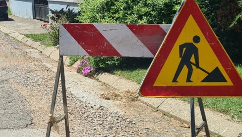 ОБУСТАВА САОБРАЋАЈА КОД ВРАЊА:  У селу Моштаница радови праве проблема возачима