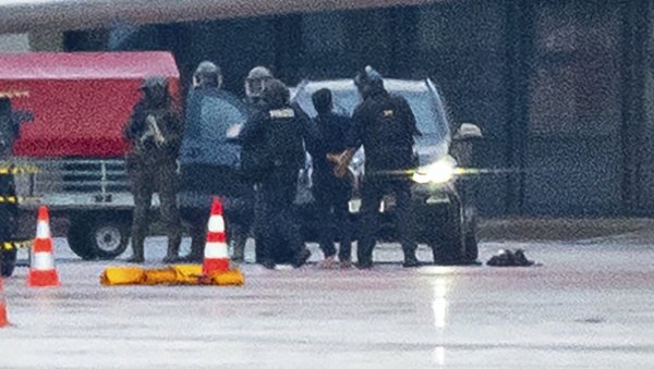 БИЛИ СМО УМОРНИ, ГЛАДНИ И ЖЕДНИ... Исповест путнице која је сведочила талачкој кризи у Хамбургу БИЛИ СМО УМОРНИ, ГЛАДНИ И ЖЕДНИ... Исповест путнице која је сведочила талачкој кризи у Хамбургу