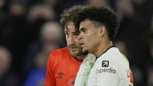 POTRESNO: Spasao Liverpul golom u 95. minutu, a onda ovo uradio zbog otmičara koji mu drže zarobljenog oca (FOTO) POTRESNO: Spasao Liverpul golom u 95. minutu, a onda ovo uradio zbog otmičara koji mu drže zarobljenog oca (FOTO)