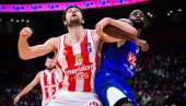ТЕРАЛИ ГА ИЗ КЛУБА, САДА ГА СЛАВЕ! Звезда добила Будућност, делије имају новог љубимца ТЕРАЛИ ГА ИЗ КЛУБА, САДА ГА СЛАВЕ! Звезда добила Будућност, делије имају новог љубимца