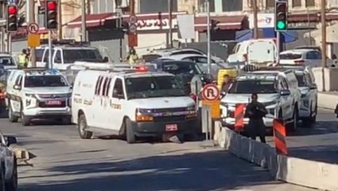 POZNATO KO JE TERORISTA IZ JERUSALIMA: Maloletnik nožem nasrnuo na policiju, ubijen na licu mesta POZNATO KO JE TERORISTA IZ JERUSALIMA: Maloletnik nožem nasrnuo na policiju, ubijen na licu mesta