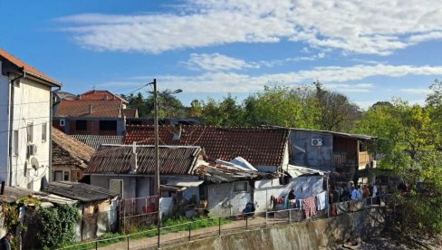ЈЕЦАЈИ ОДЗВАЊАЈУ ЖЕЛЕЗНИКОМ: Новости на лицу места - Деда малишана неутешан, огласио се и отац (ФОТО) ЈЕЦАЈИ ОДЗВАЊАЈУ ЖЕЛЕЗНИКОМ: Новости на лицу места - Деда малишана неутешан, огласио се и отац (ФОТО)