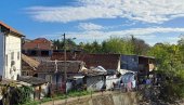 JECAJI ODZVANJAJU ŽELEZNIKOM: Novosti na licu mesta - Deda mališana neutešan, oglasio se i otac (FOTO) JECAJI ODZVANJAJU ŽELEZNIKOM: Novosti na licu mesta - Deda mališana neutešan, oglasio se i otac (FOTO)
