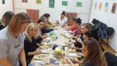 KREATIVNE VRANJANKE U HUMANOJ MISIJI: Izložba Umetnost nas povezuje KREATIVNE VRANJANKE U HUMANOJ MISIJI: Izložba Umetnost nas povezuje