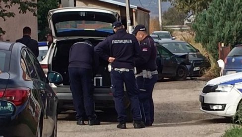 PRVE SLIKE SA MESTA GDE SU POVREĐENI POLICAJCI: Vozač kojeg je patrola pratila se zakucao u njihov auto (FOTO) PRVE SLIKE SA MESTA GDE SU POVREĐENI POLICAJCI: Vozač kojeg je patrola pratila se zakucao u njihov auto (FOTO)