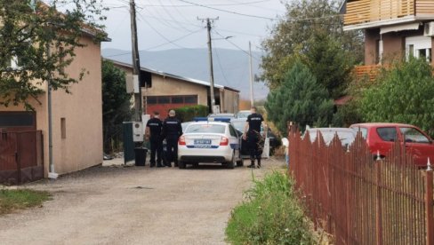 POZNATO STANJE POVREĐENIH POLICAJACA: Muškarac kog su jurili zakucao se u njihov automobil (FOTO) POZNATO STANJE POVREĐENIH POLICAJACA: Muškarac kog su jurili zakucao se u njihov automobil (FOTO)