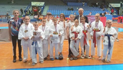 МЕДАЉЕ ЗА КАРАТИСТЕ „САМУРАЈА“: Са Пјеровог турнира 18 одличја МЕДАЉЕ ЗА КАРАТИСТЕ „САМУРАЈА“: Са Пјеровог турнира 18 одличја