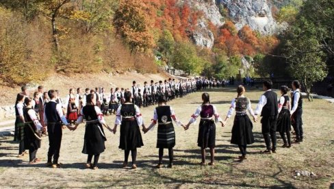 NAGRADE TURISTIČKOJ ORGANIZACIJI PARAĆINA: Autor kolekcije fotografija – direktor (FOTO) NAGRADE TURISTIČKOJ ORGANIZACIJI PARAĆINA: Autor kolekcije fotografija – direktor (FOTO)