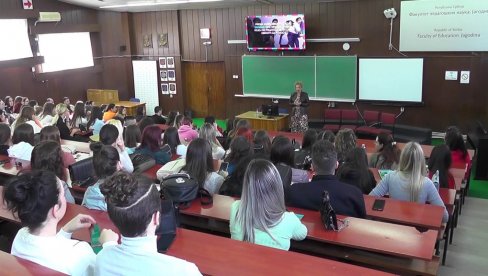MLADI SVE DEPRESIVNIJI I ANKSIOZNIJI: Zabrinjavajuća poruka sa predavanja u Jagodini MLADI SVE DEPRESIVNIJI I ANKSIOZNIJI: Zabrinjavajuća poruka sa predavanja u Jagodini