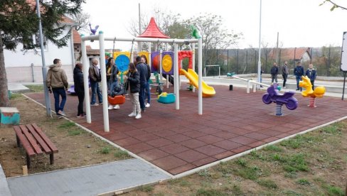 NOVO IGRALIŠTE ZA DECU: Otvoreno u selu Pločnik u opštini Ćićevac (FOTO/VIDEO) NOVO IGRALIŠTE ZA DECU: Otvoreno u selu Pločnik u opštini Ćićevac (FOTO/VIDEO)