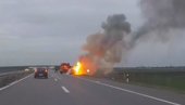 ZAPALIO SE AUTO KOD BAČKE TOPOLE: Vatrogasci hitno izašli na lice mesta (VIDEO) ZAPALIO SE AUTO KOD BAČKE TOPOLE: Vatrogasci hitno izašli na lice mesta (VIDEO)