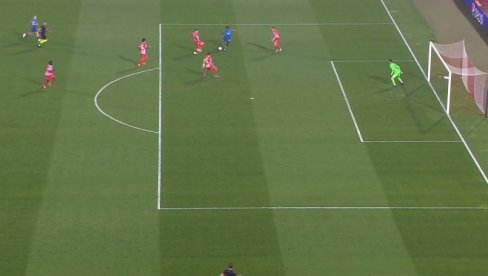 SAM PROTIV SVIH: Ovako je Lajpcig, usred inicijative Crvene zvezde, dao drugi gol na Marakani (VIDEO) SAM PROTIV SVIH: Ovako je Lajpcig, usred inicijative Crvene zvezde, dao drugi gol na Marakani (VIDEO)