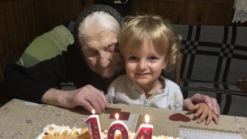 BAKA STOJANKA STEVANOVIĆ PROSLAVILA 104. ROĐENDAN: Na ovaj dan imam samo tri želje BAKA STOJANKA STEVANOVIĆ PROSLAVILA 104. ROĐENDAN: Na ovaj dan imam samo tri želje