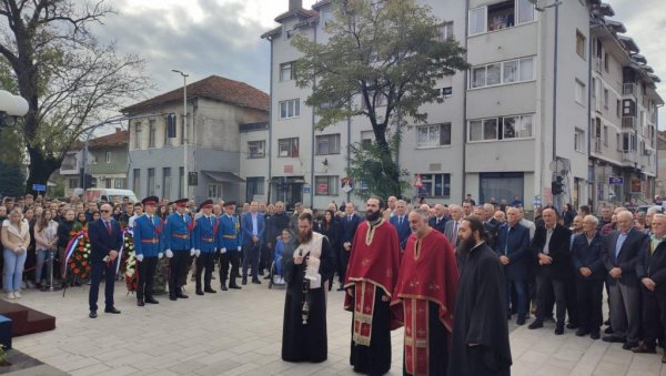 ОБЕЛЕЖЕВАЊЕ МИТРОВДАНСКИХ БИТАКА И СЛАВЕ НЕВЕСИЊА: Сећање на невесињске јунаке ОБЕЛЕЖЕВАЊЕ МИТРОВДАНСКИХ БИТАКА И СЛАВЕ НЕВЕСИЊА: Сећање на невесињске јунаке