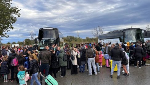 OBRENOVAČKI ĐACI OTPUTOVALI NA BESPLATNO ZIMOVANJE: Oko 300 učenika uživa na Goču, Bukulji i Tari OBRENOVAČKI ĐACI OTPUTOVALI NA BESPLATNO ZIMOVANJE: Oko 300 učenika uživa na Goču, Bukulji i Tari