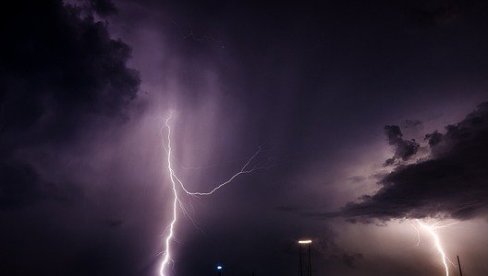 OPASNO NEVREME STIŽE U REGION: Sloveniji prete poplave, na udaru gromova i bujica Hrvatska, BiH i Crna Gora