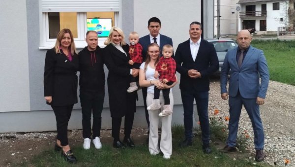 ДРЖАВА УСРЕЋИЛА СИМИЋЕ: Министарка Кисић у Љубовији ДРЖАВА УСРЕЋИЛА СИМИЋЕ: Министарка Кисић у Љубовији