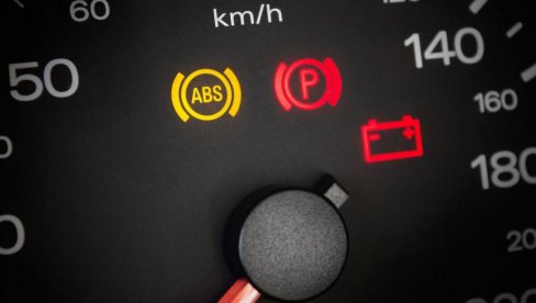 AKO VAM SE UPALI OVA LAMPICA, NE GASITE MOTOR: Potrebno je da odmah vozite kod majstora AKO VAM SE UPALI OVA LAMPICA, NE GASITE MOTOR: Potrebno je da odmah vozite kod majstora