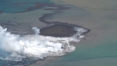 JAPAN DOBIO NOVO OSTRVO: Kopnena masa prečnika 100 metara pojavila se nakon erupcije podmorskog vulkana (VIDEO) JAPAN DOBIO NOVO OSTRVO: Kopnena masa prečnika 100 metara pojavila se nakon erupcije podmorskog vulkana (VIDEO)