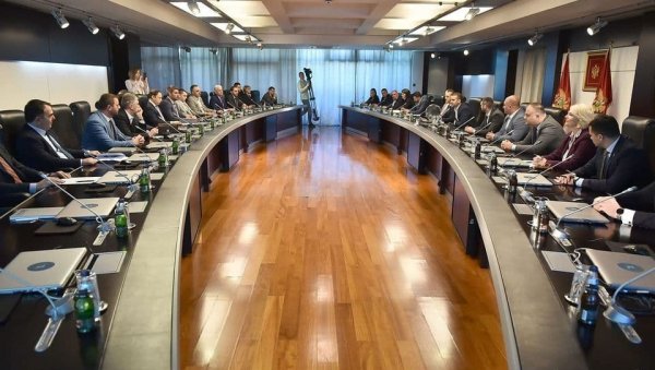 СРБИ УШЛИ У ВЛАДУ ЦРНЕ ГОРЕ: Први пут после пада Миловог режима историјска прилика СРБИ УШЛИ У ВЛАДУ ЦРНЕ ГОРЕ: Први пут после пада Миловог режима историјска прилика