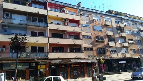 PREMINULA DEVOJKA KOJA JE SKOČILA SA ČETVRTOG SPRATA: Tragedija u Požarevcu PREMINULA DEVOJKA KOJA JE SKOČILA SA ČETVRTOG SPRATA: Tragedija u Požarevcu