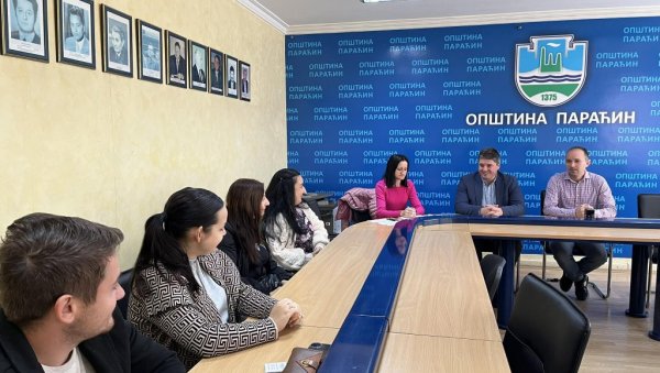 АНЂЕЛА И СРЂАН ДОБИЛИ ДОМ: У Параћину потписан уговор за 26. сеоску кућу за младе парове (ФОТО) АНЂЕЛА И СРЂАН ДОБИЛИ ДОМ: У Параћину потписан уговор за 26. сеоску кућу за младе парове (ФОТО)