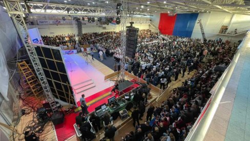 PIROĆANCI ČEKAJU VUČIĆA: Veliki broj građana na skupu liste „Aleksandar Vučić - Srbija ne sme da stane“ (FOTO) PIROĆANCI ČEKAJU VUČIĆA: Veliki broj građana na skupu liste „Aleksandar Vučić - Srbija ne sme da stane“ (FOTO)
