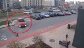 (УЗНЕМИРУЈУЋЕ): Мајка аутомобилом прешла преко детета (5) у Белорусији (ВИДЕО) (УЗНЕМИРУЈУЋЕ): Мајка аутомобилом прешла преко детета (5) у Белорусији (ВИДЕО)