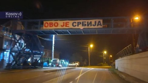 OVO JE SRBIJA: U Sočanici ponovo postavljen patriotski transparent OVO JE SRBIJA: U Sočanici ponovo postavljen patriotski transparent