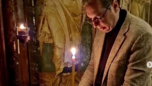 OVDE UVEK DOBIJEM NOVU ENERGIJU I POSEBNU SNAGU: Predsednik Vučić uoči odlaska u Pariz posetio manastir Poganovo (FOTO) OVDE UVEK DOBIJEM NOVU ENERGIJU I POSEBNU SNAGU: Predsednik Vučić uoči odlaska u Pariz posetio manastir Poganovo (FOTO)