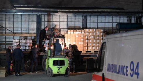 DRUGA ISPORUKA LEKOVA SRPSKIM BOLNICAMA NA KiM: Večeras stigao novi šleper pomoći zdravstvenim ustanovama (FOTO) DRUGA ISPORUKA LEKOVA SRPSKIM BOLNICAMA NA KiM: Večeras stigao novi šleper pomoći zdravstvenim ustanovama (FOTO)
