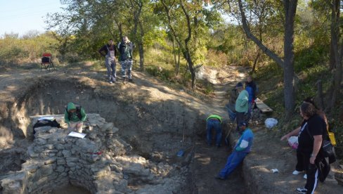 ŠTITILA RIMSKO CARSTVO OD PRODORA NEPRIJATELJA: Na lokalitetu Ćetaća kod Negotina završena arheološka istraživanja (FOTO) ŠTITILA RIMSKO CARSTVO OD PRODORA NEPRIJATELJA: Na lokalitetu Ćetaća kod Negotina završena arheološka istraživanja (FOTO)