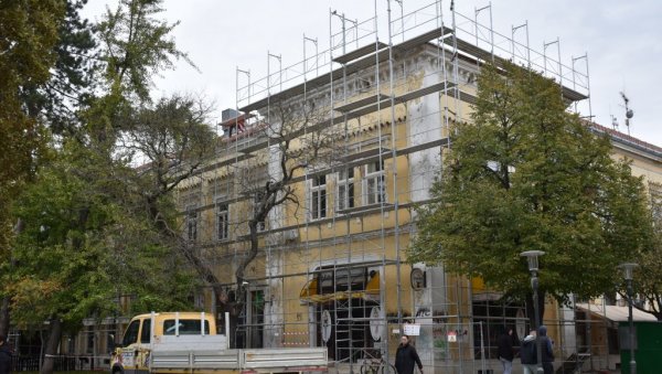 НОВАЦ ПРЕКО КОНКУРСА „ГРАДОВИ У ФОКУСУ“: У току је обнова крова зграде Културног центра, једне од најстаријих у Кикинди (ФОТО) НОВАЦ ПРЕКО КОНКУРСА „ГРАДОВИ У ФОКУСУ“: У току је обнова крова зграде Културног центра, једне од најстаријих у Кикинди (ФОТО)